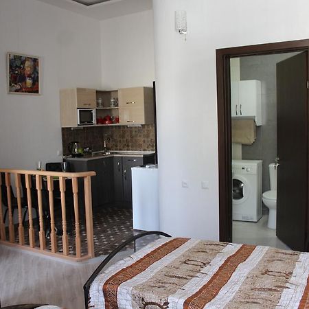Guest House On Gia Abesadze Street 트빌리시 외부 사진