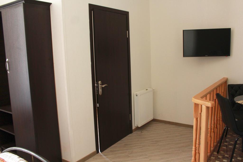Guest House On Gia Abesadze Street 트빌리시 외부 사진