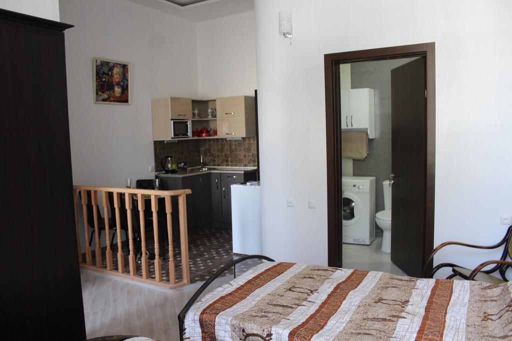 Guest House On Gia Abesadze Street 트빌리시 외부 사진